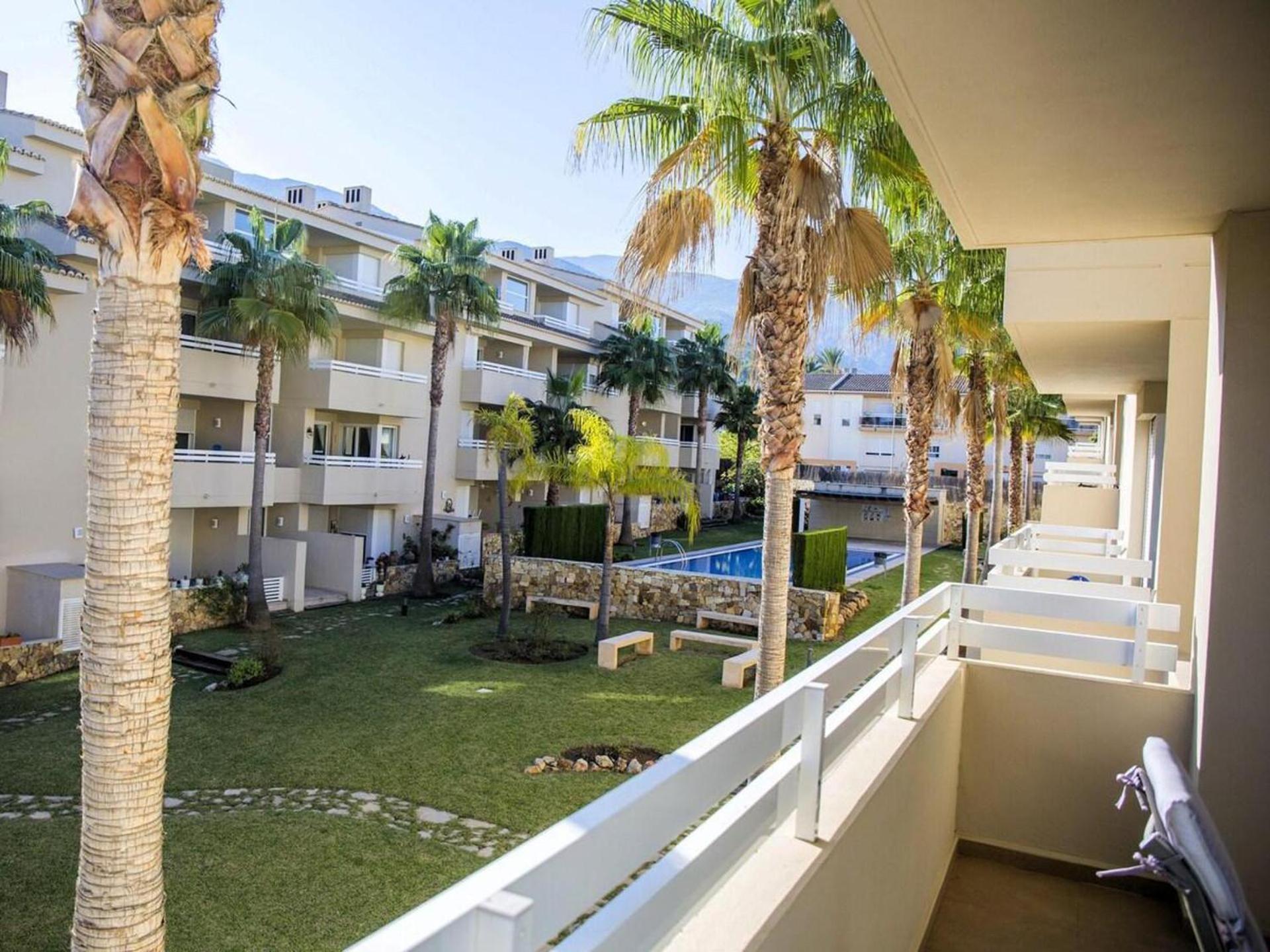 Immaculate 2-bed In Apartment